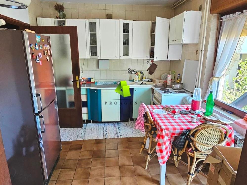 Slika 4 - Četvorosoban stan za izdavanje, 180m2, 600€