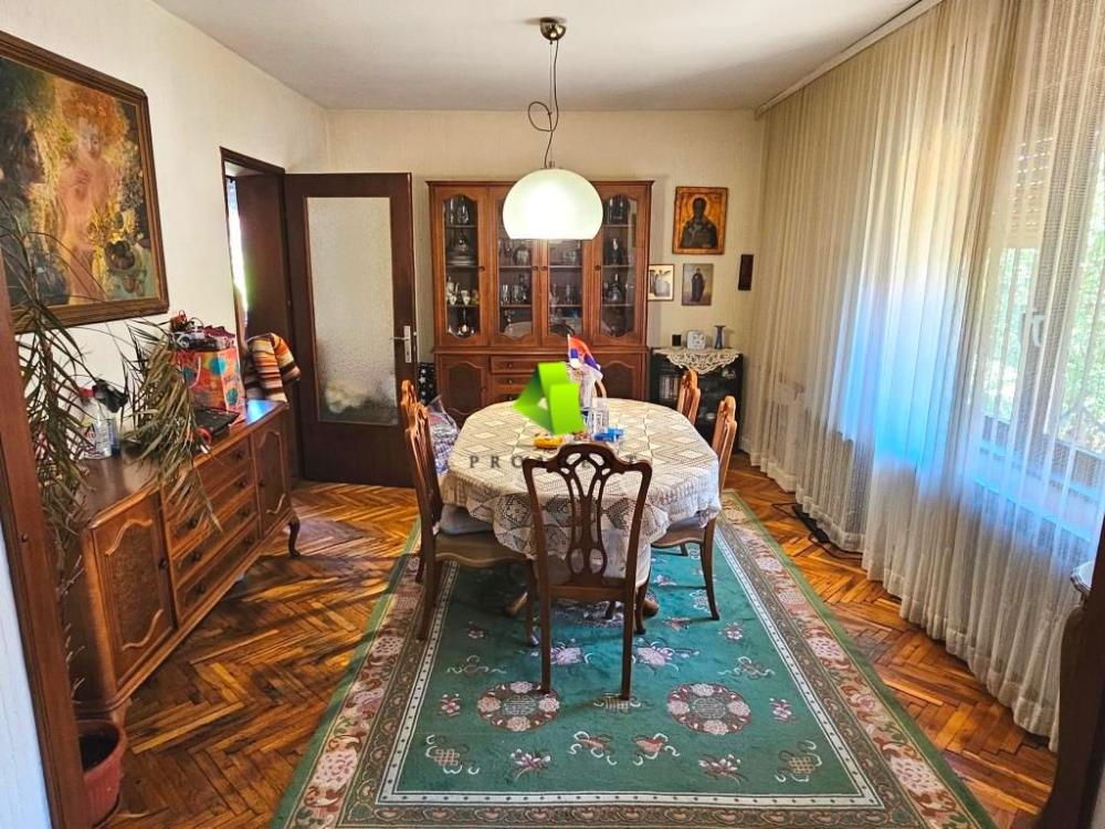 Slika 1 - Četvorosoban stan za izdavanje, 180m2, 600€