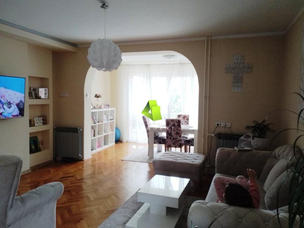 Slika 1 -  Kuća na prodaju, 325m2, 385.000€