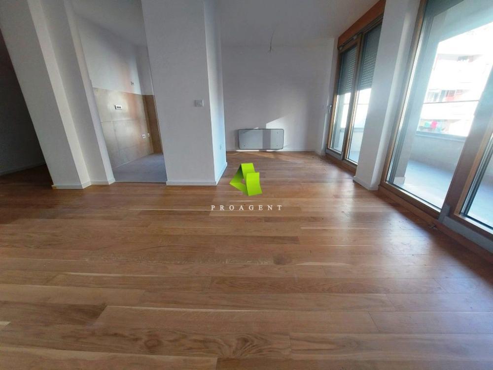 Glavna slika -Četvorosoban stan na prodaju, 86m2, 198.300€