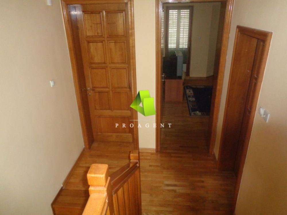 Slika 10 - Jesenjinova,  Kuća za izdavanje, 240m2, 1.100€