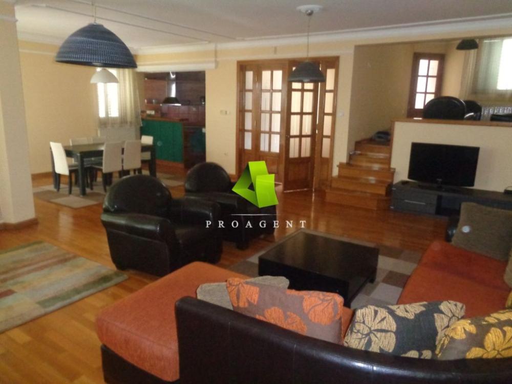 Slika 1 - Jesenjinova,  Kuća za izdavanje, 240m2, 1.100€