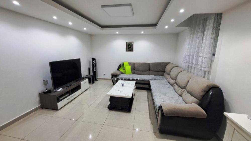 Slika 1 -  Kuća za izdavanje, 300m2, 2.000€