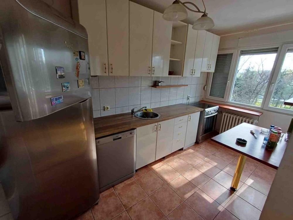 Slika 10 - Bulevar Arsenija Čarnojevića,  Lokal za izdavanje, 122m2, 1.250€