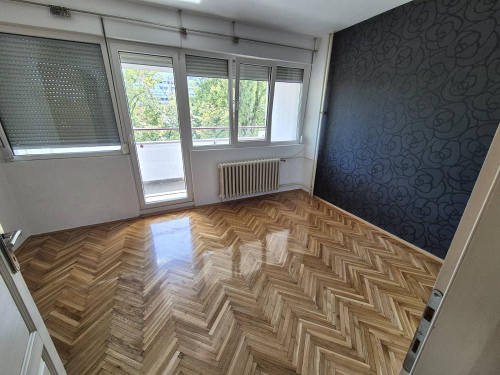 Slika 6 - Bulevar Arsenija Čarnojevića,  Lokal za izdavanje, 122m2, 1.250€