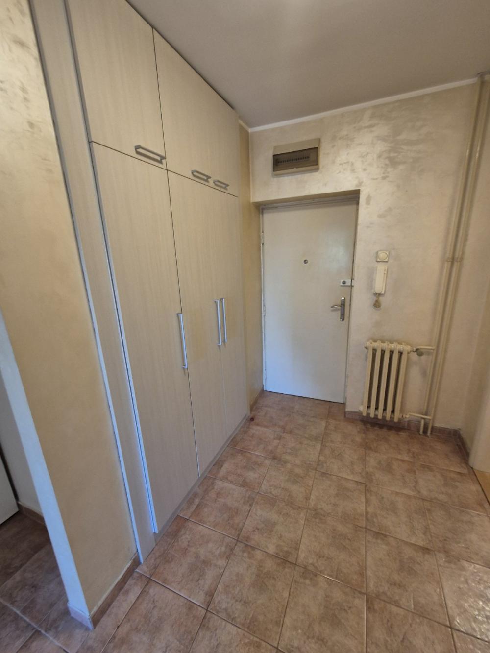 Slika 11 - Bulevar Arsenija Čarnojevića,  Lokal za izdavanje, 122m2, 1.250€