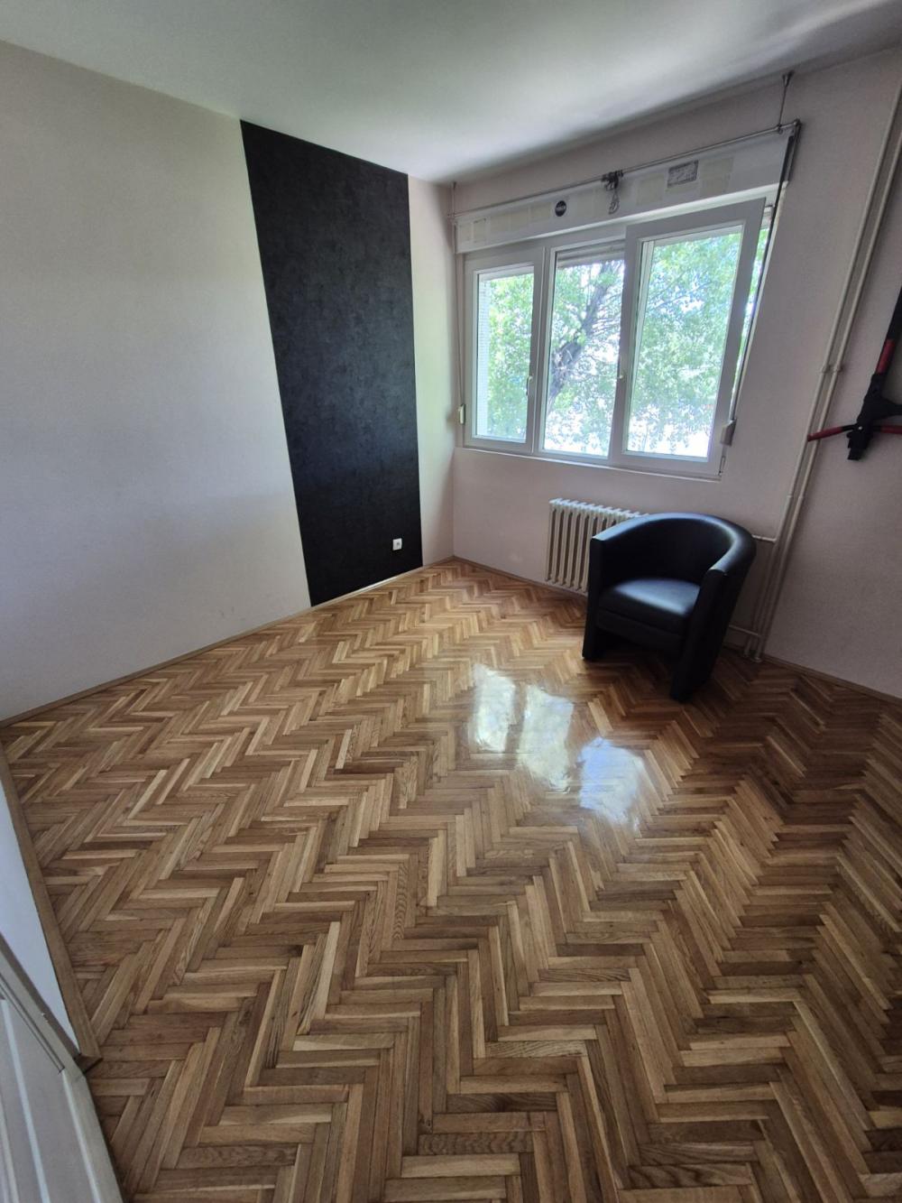 Slika 8 - Bulevar Arsenija Čarnojevića,  Lokal za izdavanje, 122m2, 1.250€