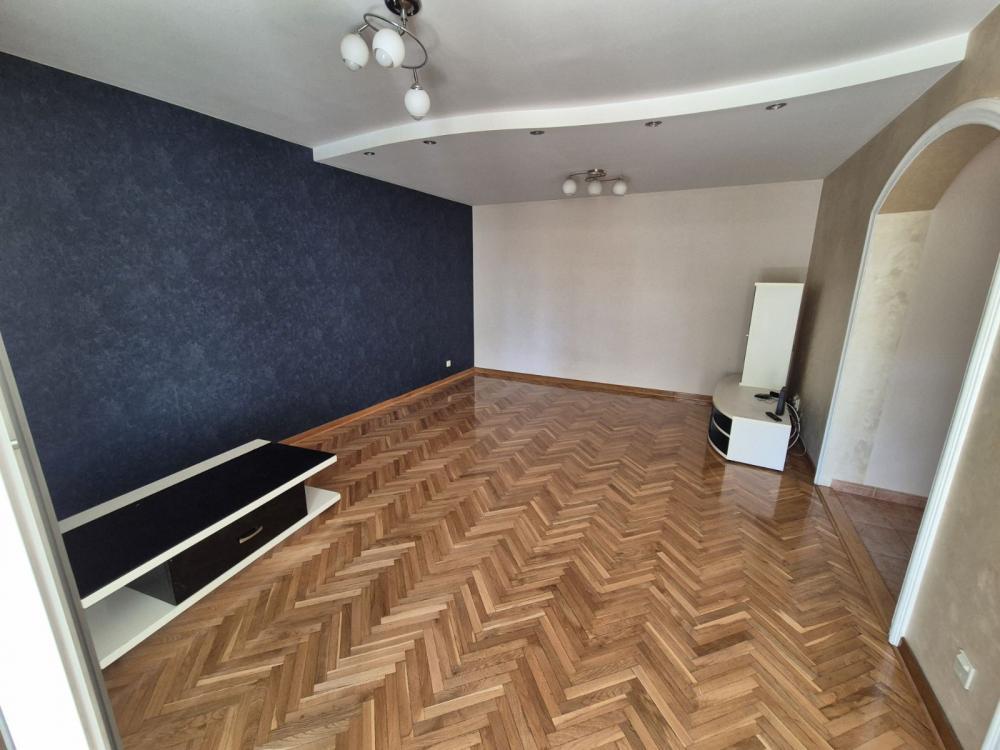 Glavna slika -Bulevar Arsenija Čarnojevića,  Lokal za izdavanje, 122m2, 1.250€