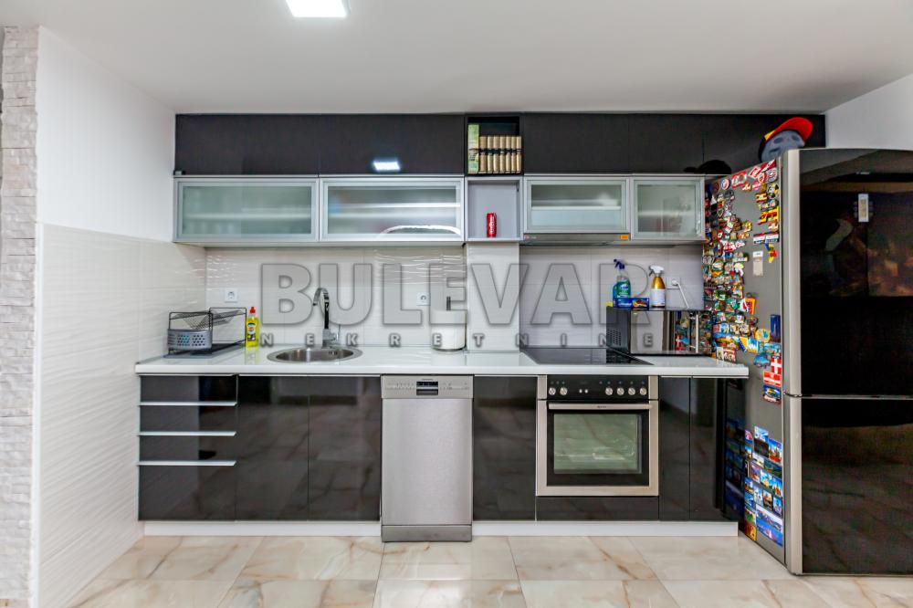 Slika 3 - Knjaževačka, Kuća na prodaju, 270m2, 257.500€