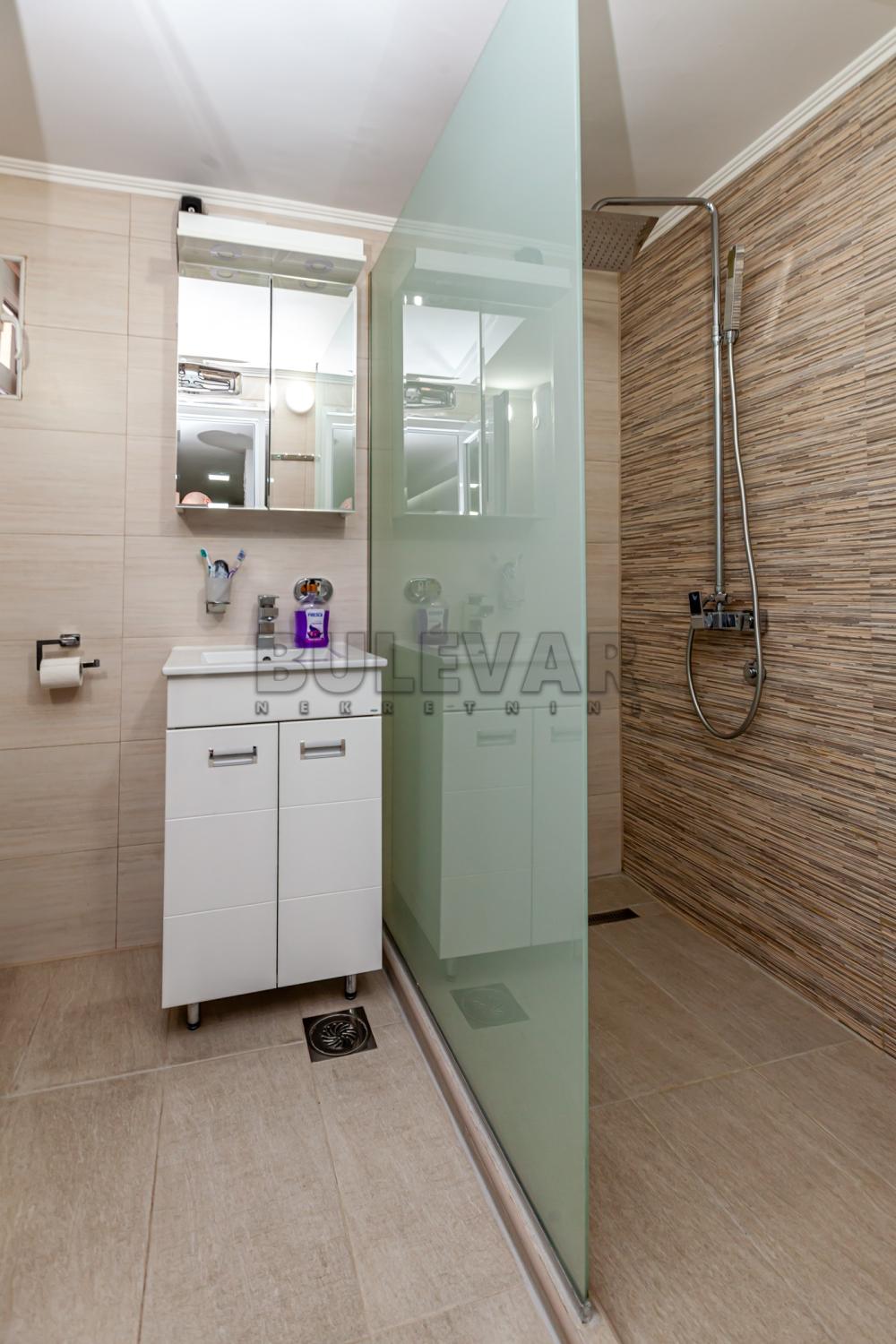 Slika 8 - Knjaževačka, Kuća na prodaju, 270m2, 257.500€