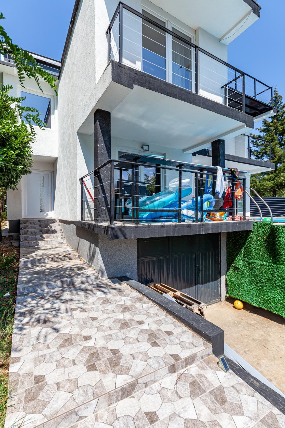 Slika 8 - Petra Božovića, Kuća na prodaju, 260m2, 195.000€