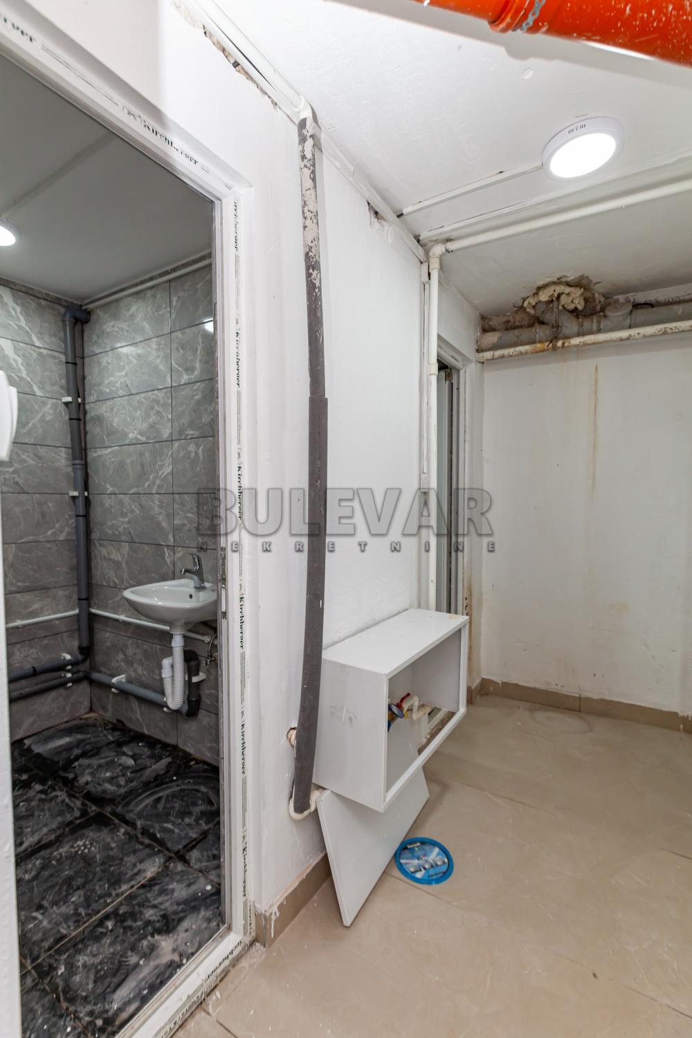 Slika 10 - Generala Milojka Lešjanina,  Lokal na prodaju, 165m2, 400.000€