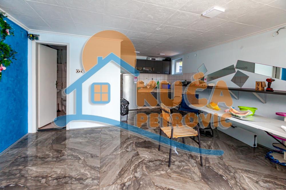 Slika 9 - Petra Božovića,  Kuća na prodaju, 260m2, 195.000€