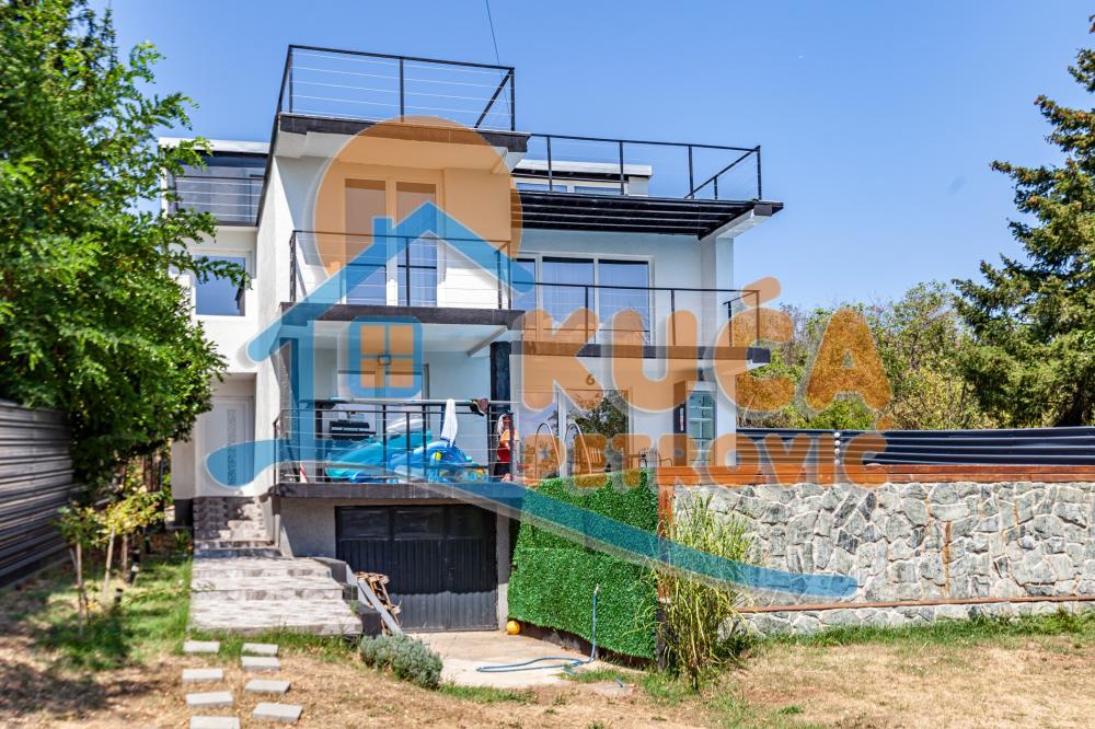 Slika 1 - Petra Božovića,  Kuća na prodaju, 260m2, 195.000€