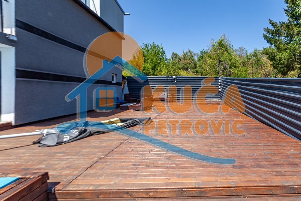 Slika 5 - Petra Božovića,  Kuća na prodaju, 260m2, 195.000€