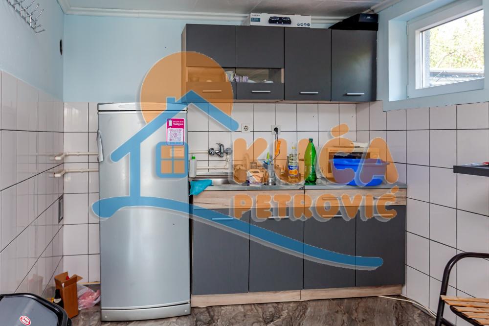 Slika 11 - Petra Božovića,  Kuća na prodaju, 260m2, 195.000€