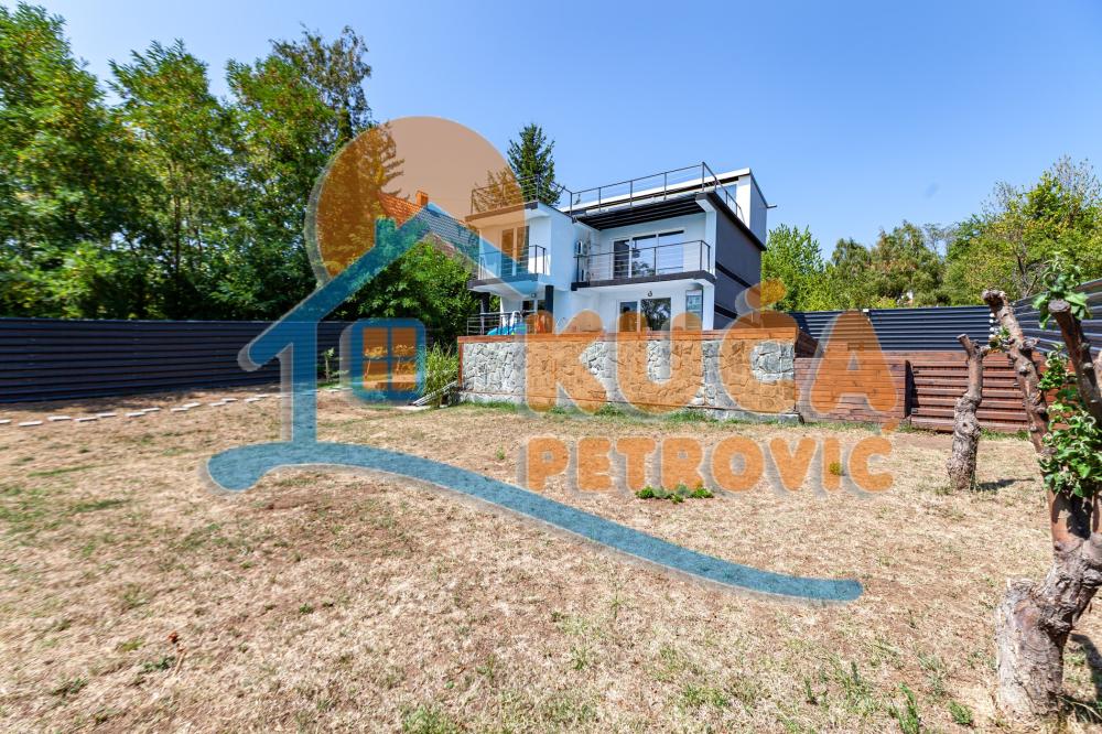 Slika 4 - Petra Božovića,  Kuća na prodaju, 260m2, 195.000€