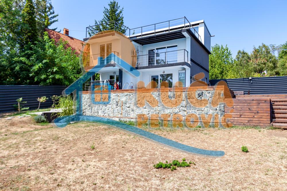 Slika 3 - Petra Božovića,  Kuća na prodaju, 260m2, 195.000€