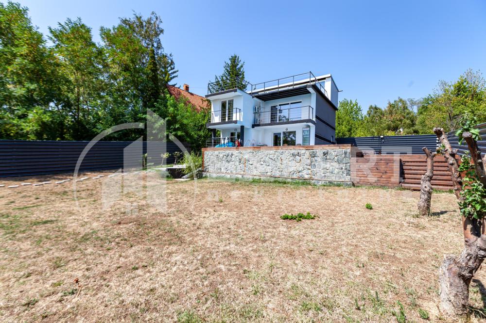 Slika 4 - Petra Božovića,  Kuća na prodaju, 260m2, 195.000€