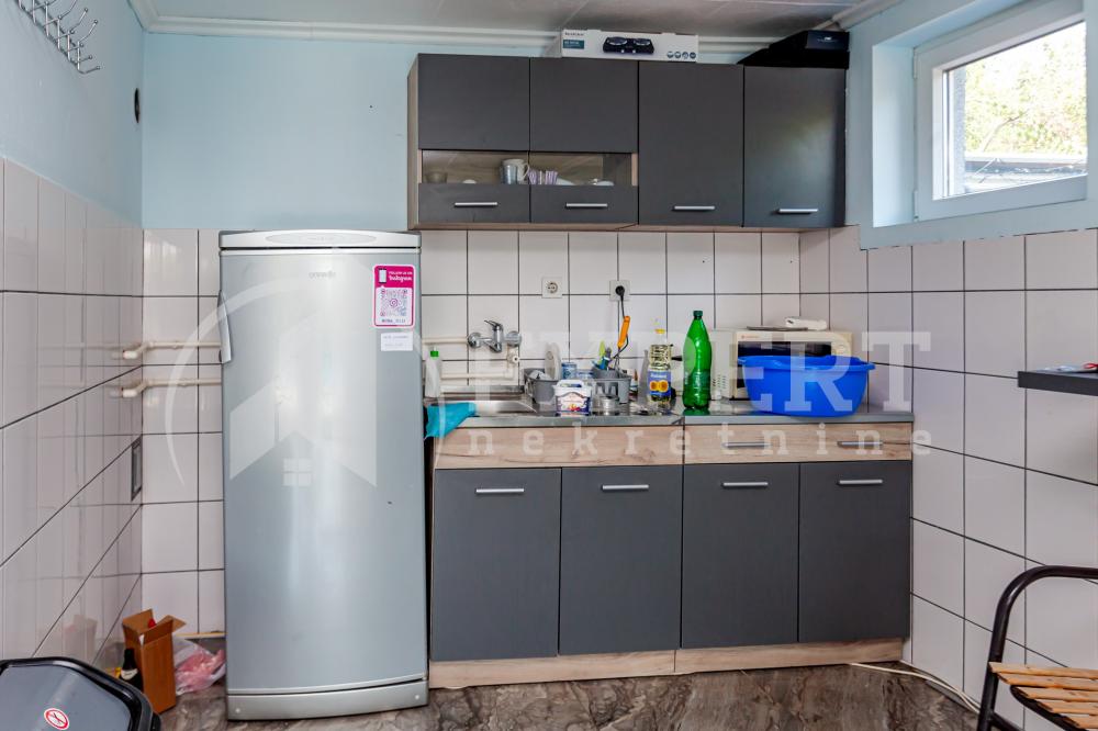 Slika 11 - Petra Božovića,  Kuća na prodaju, 260m2, 195.000€