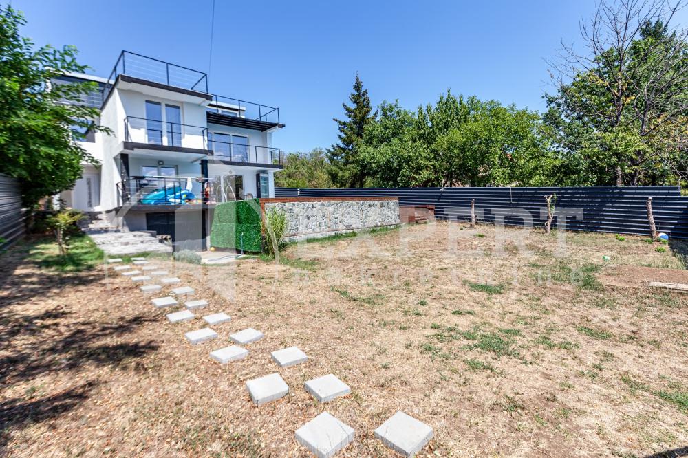 Slika 2 - Petra Božovića,  Kuća na prodaju, 260m2, 195.000€