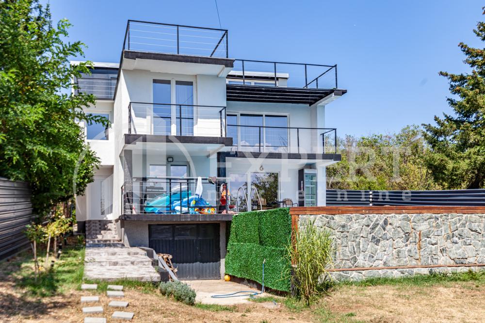 Slika 1 - Petra Božovića,  Kuća na prodaju, 260m2, 195.000€