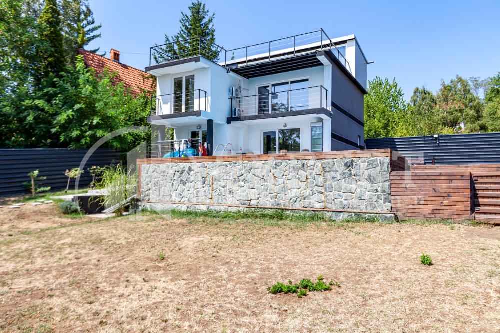 Slika 3 - Petra Božovića,  Kuća na prodaju, 260m2, 195.000€