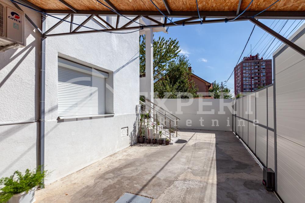 Slika 1 - Knjaževačka,  Kuća na prodaju, 270m2, 257.500€