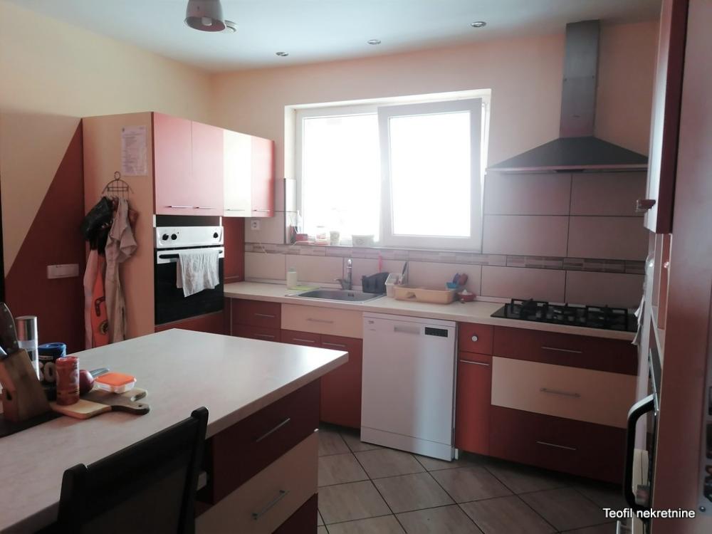 Slika 3 - Izvorska,  Kuća na prodaju, 256m2, 415.000€