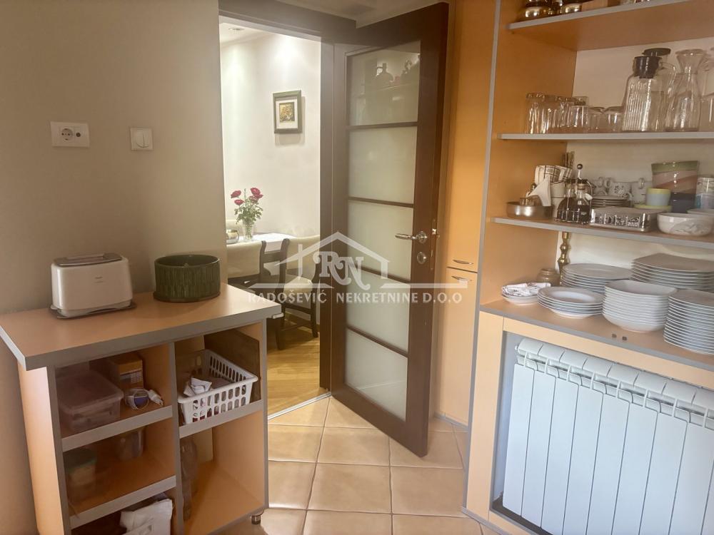 Slika 10 - Nićifora Ninkovića, Šestosoban stan na prodaju, 199m2, 227.000€