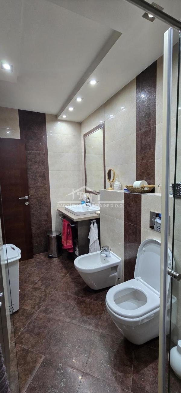 Slika 8 - Nićifora Ninkovića, Šestosoban stan na prodaju, 199m2, 227.000€