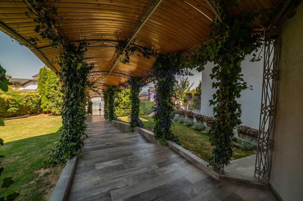 Slika 1 - Bogdana Gavrilovića,  Kuća na prodaju, 550m2, 875.500€