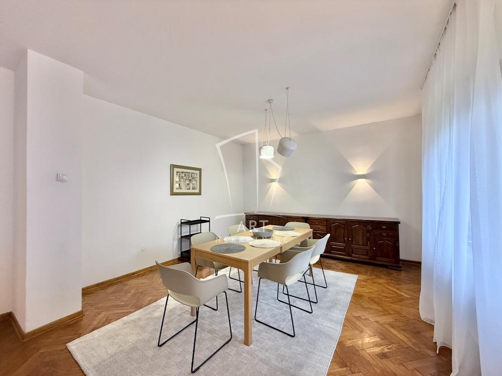 Slika 1 - Sitnička, Kuća za izdavanje, 255m2, 3.000€