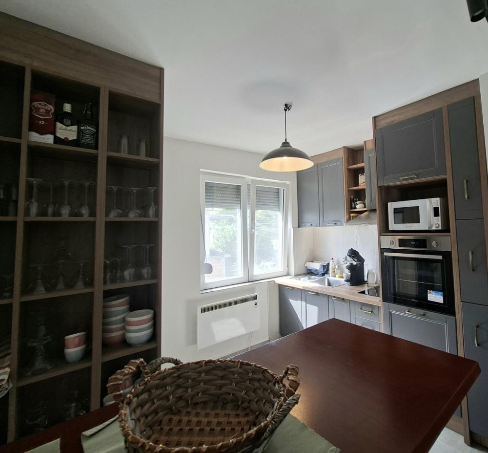 Slika 1 - Kralja Ostoje, Trosoban stan na prodaju, 77m2, 236.000€