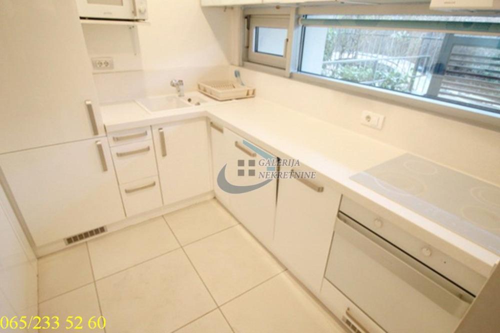 Slika 2 - Omladinska, Šestosoban stan na prodaju, 170m2, 795.000€