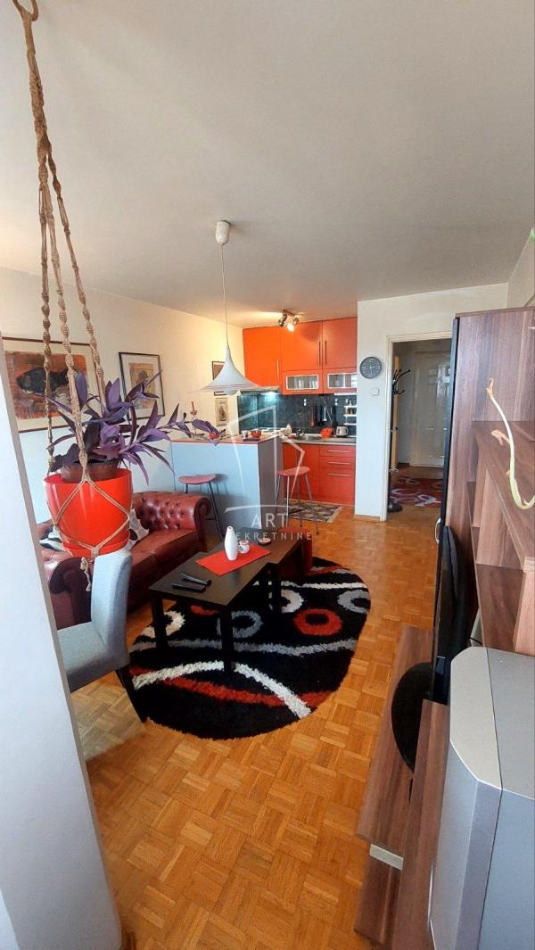 Slika 1 - Pariske komune, Dvoiposoban stan za izdavanje, 43m2, 600€