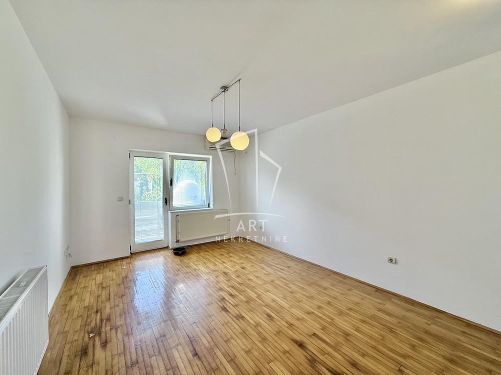 Slika 11 - Svetozara Radojčića,  Kuća na prodaju, 438m2, 680.000€