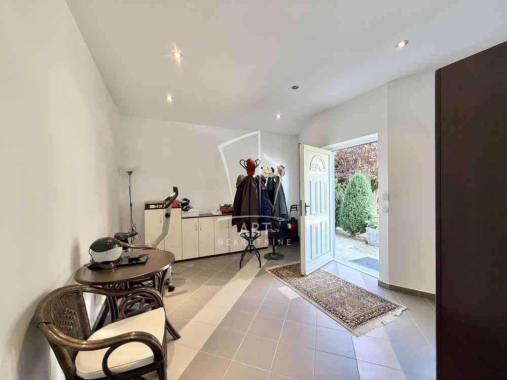 Slika 4 - Svetozara Radojčića,  Kuća na prodaju, 438m2, 680.000€