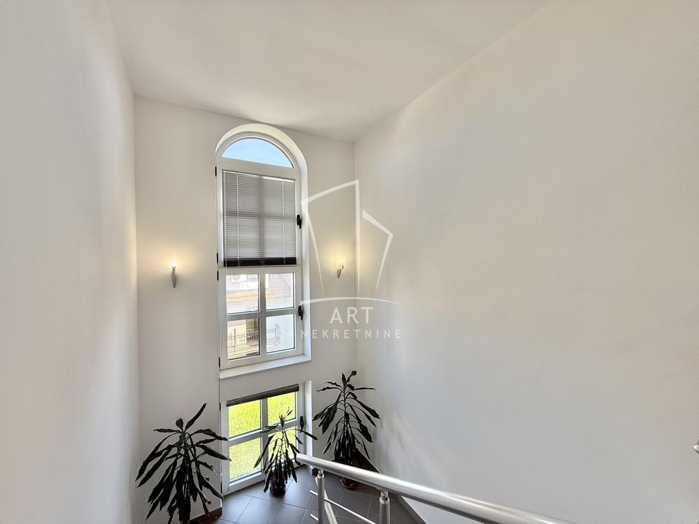 Slika 5 - Svetozara Radojčića,  Kuća na prodaju, 438m2, 680.000€