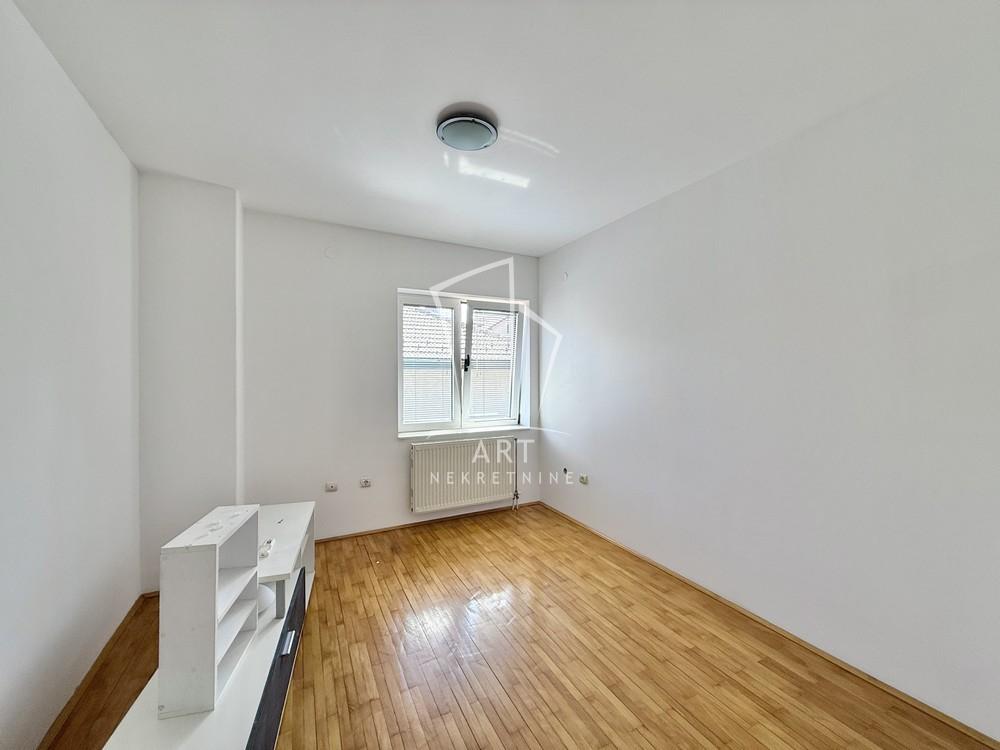 Slika 8 - Svetozara Radojčića,  Kuća na prodaju, 438m2, 680.000€