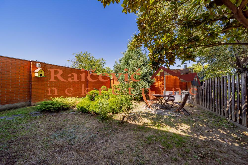 Slika 1 - Isaka Njutna, Trosoban stan za izdavanje, 89m2, 700€