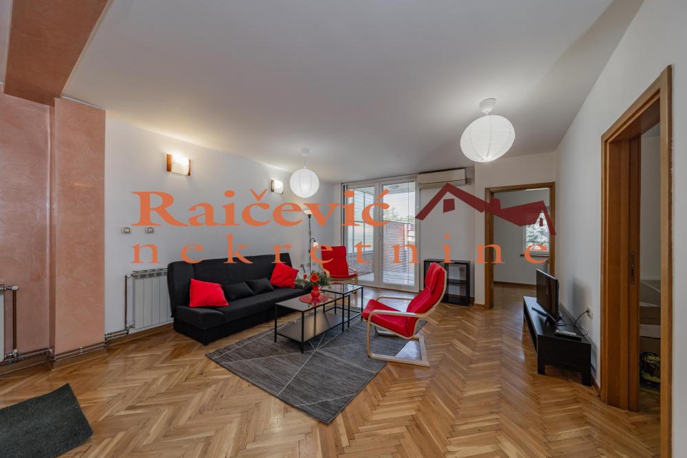 Slika 4 - Isaka Njutna, Trosoban stan za izdavanje, 89m2, 700€