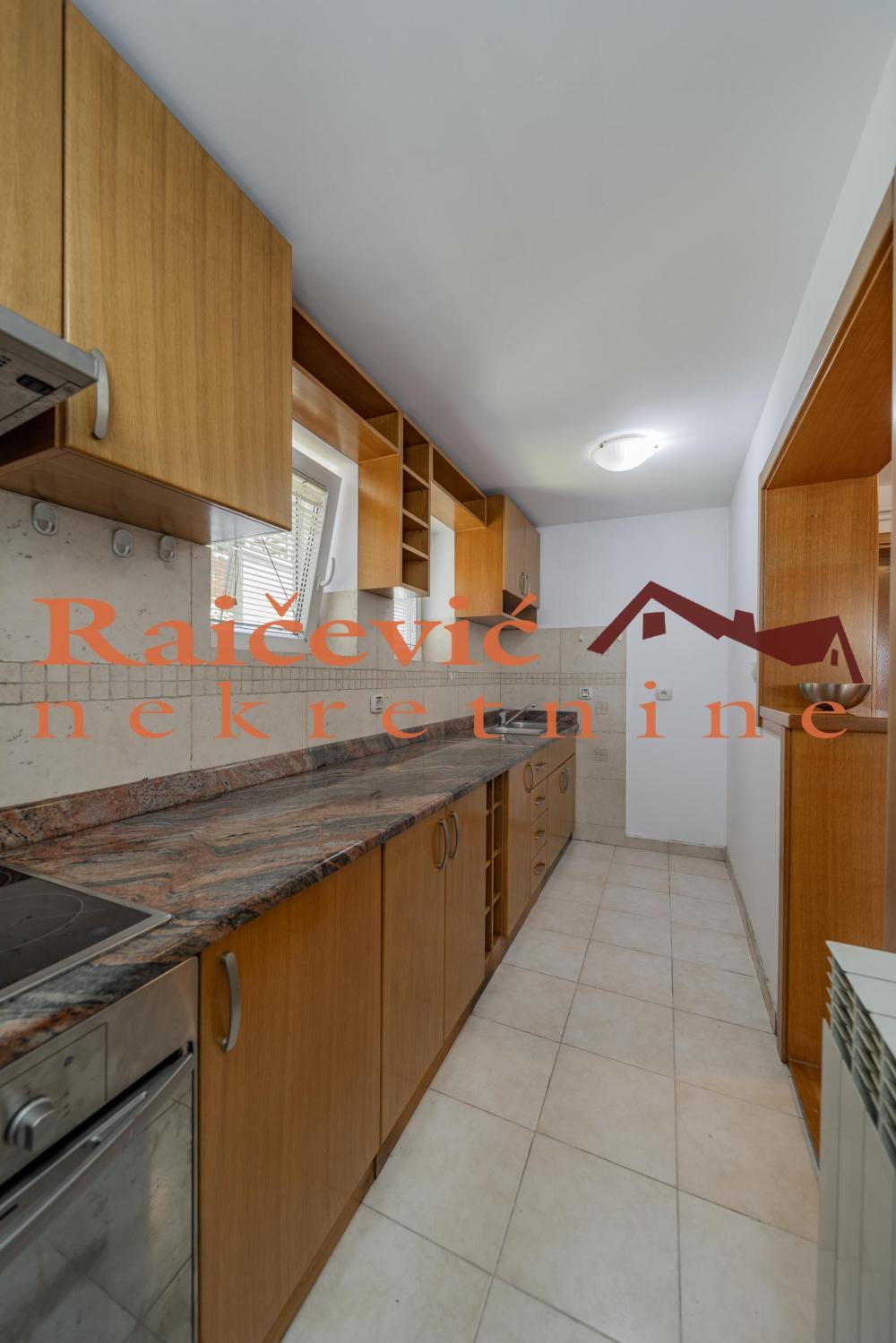 Slika 8 - Isaka Njutna, Trosoban stan za izdavanje, 89m2, 700€