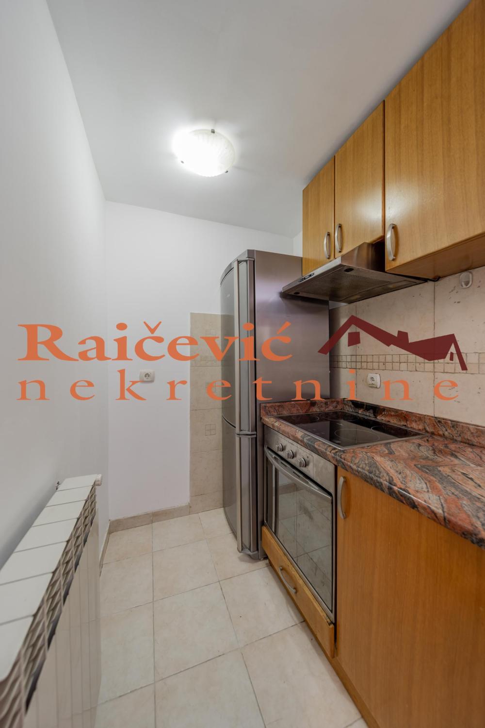 Slika 10 - Isaka Njutna, Trosoban stan za izdavanje, 89m2, 700€