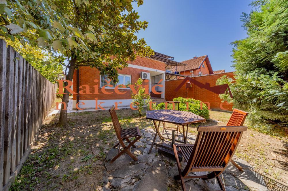 Glavna slika -Isaka Njutna, Trosoban stan za izdavanje, 89m2, 700€