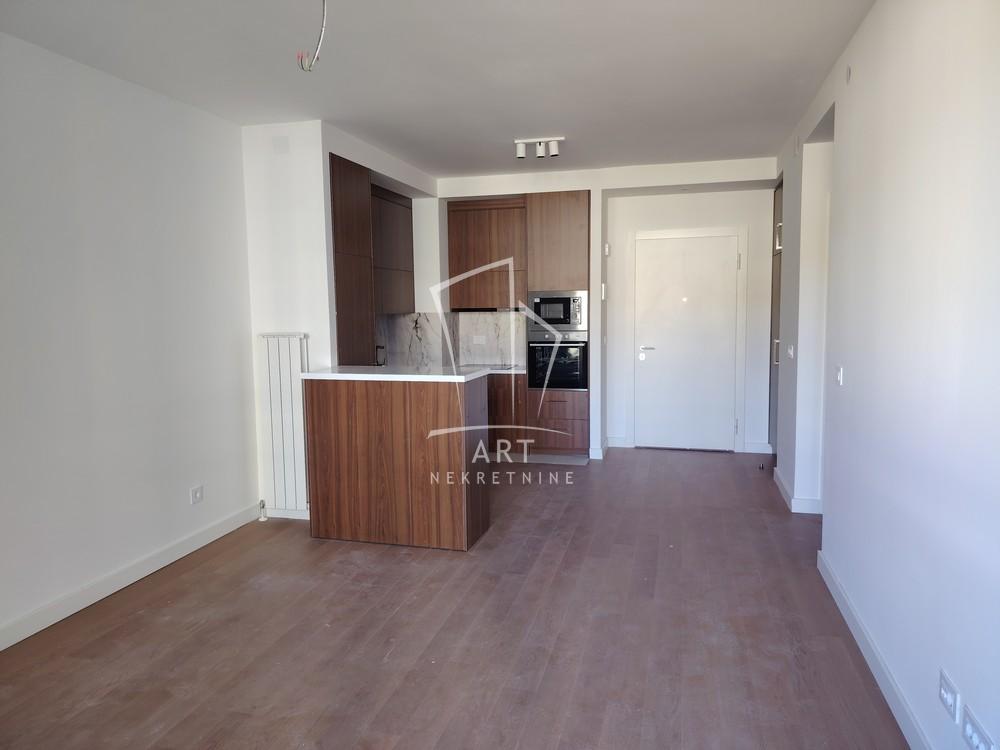 Slika 1 - Luke Ćelovića Trebinjca,  Lokal za izdavanje, 72m2, 1.500€