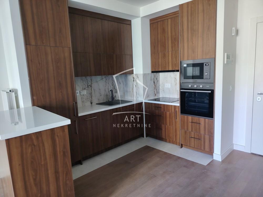 Glavna slika -Luke Ćelovića Trebinjca,  Lokal za izdavanje, 72m2, 1.500€