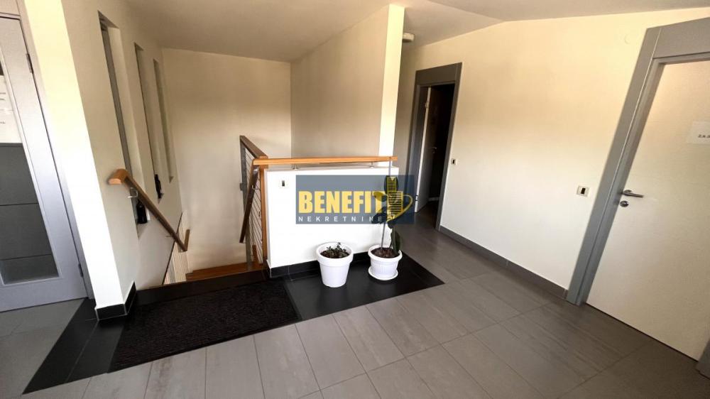 Slika 1 -  Lokal za izdavanje, 300m2, 2.500€