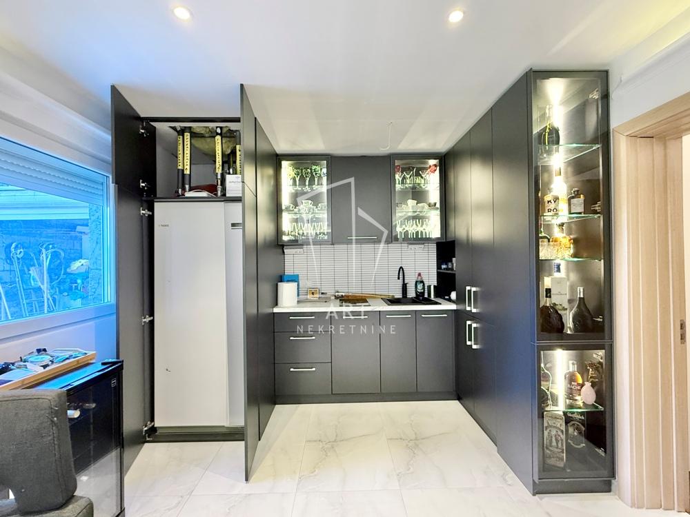 Slika 6 - Milutina Miljkovića,  Kuća na prodaju, 177m2, 680.000€