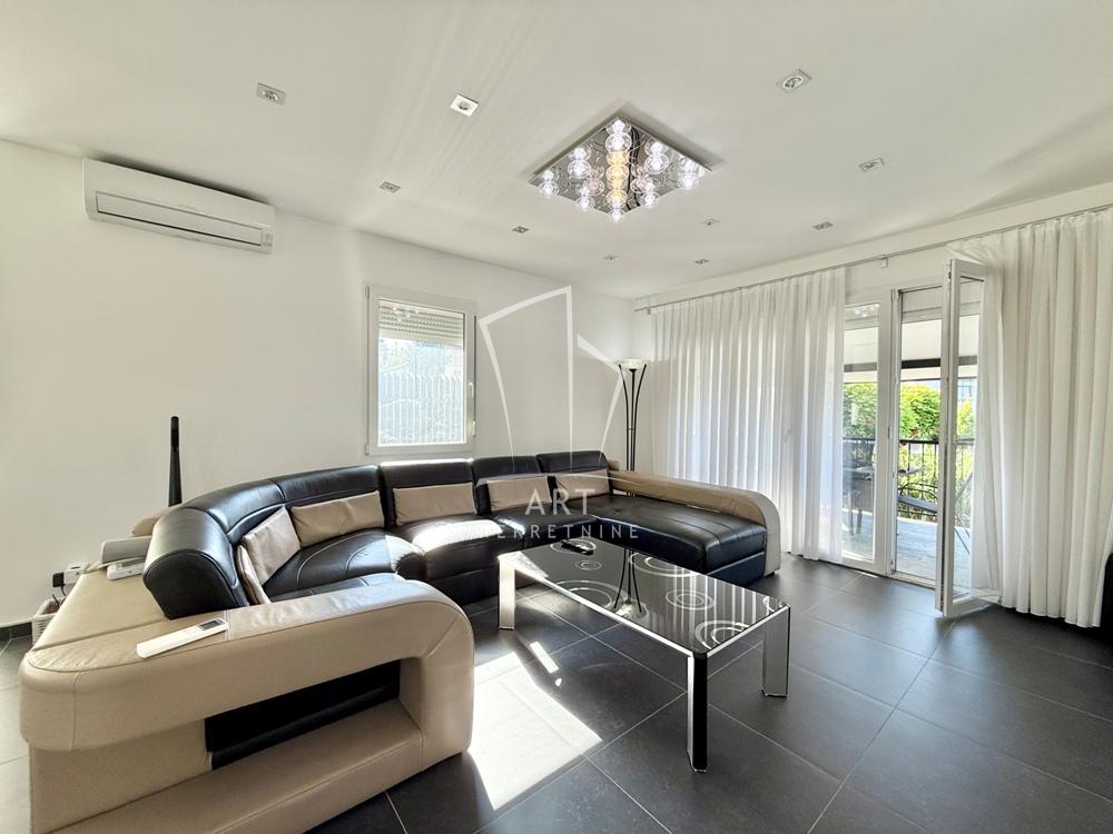 Slika 2 - Milutina Miljkovića,  Kuća na prodaju, 177m2, 680.000€